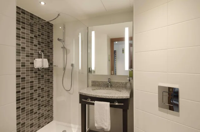 غرفة قياسية بسريرين منفصلين، HAMPTON BY HILTON FRANKFURT CITY CENTRE MESSE 2/2
