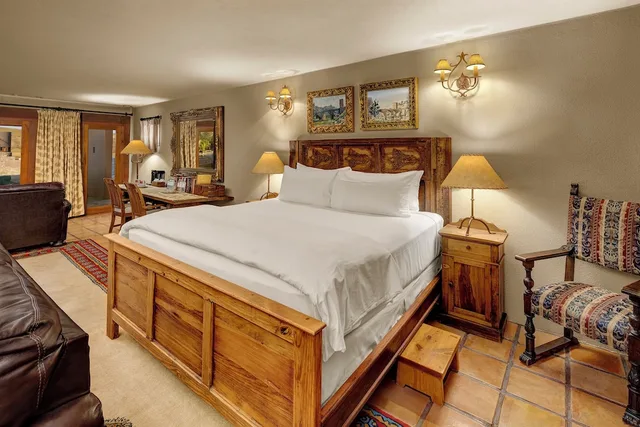 Deluxe, King Bed, Lake Side, Lake View، Cibolo Creek Ranch Marfa 1/3
