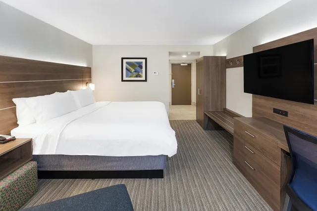 Standard, King Bed, Accessible, Holiday Inn Express Hotel And Suites Providence Woonsocket 2/3