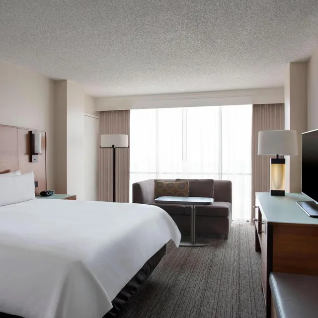 غرفة قياسية بسرير كينج، San Antonio Marriott Riverwalk Hotel 2/3