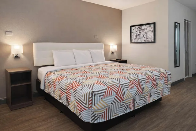 غرفة بسرير كينج للمدخنين، Motel6 Lake City, FL – Medical Center 4/10