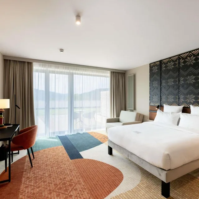 غرفة بريفيليج بسرير مزدوج بإطلالة على الجبل بشرفة مع أريكة، Mercure Szczyrk Resort 1/6