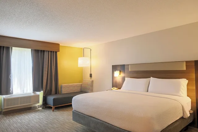 غرفة قياسية بسرير كينج، Holiday Inn Express Hotel Suites Raleigh North Wake Forest 5/10