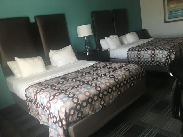 غرفة بسريرين كوين، Days Inn by Wyndham Alva 1/3