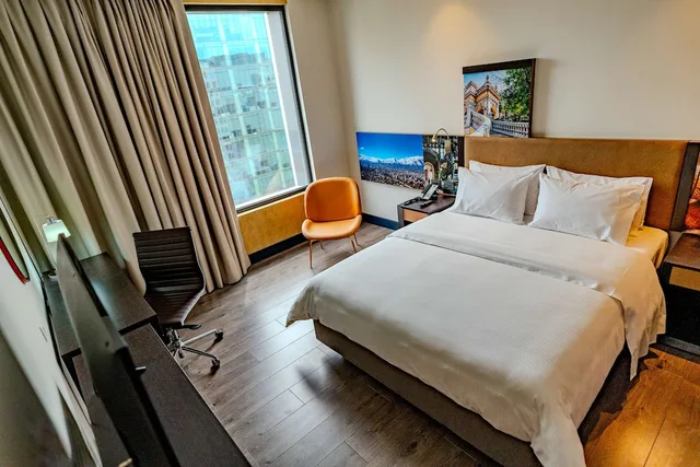 Business, Queen Bed, Accessible, Hampton by Hilton Santiago Las Condes 3/9