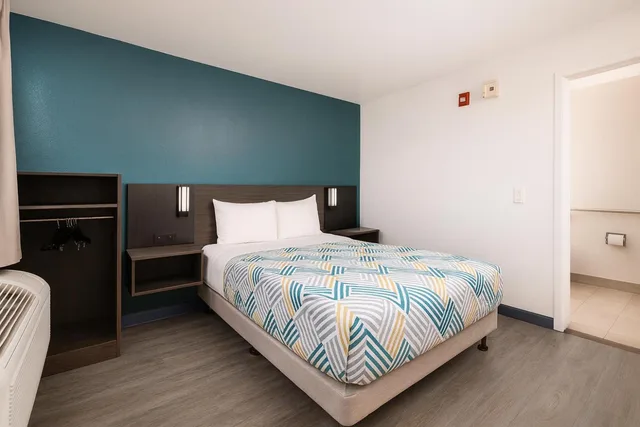 غرفة مفردة بسرير مزدوج لذوي الإعاقة، Motel6 Westminster, CA - North 2/10