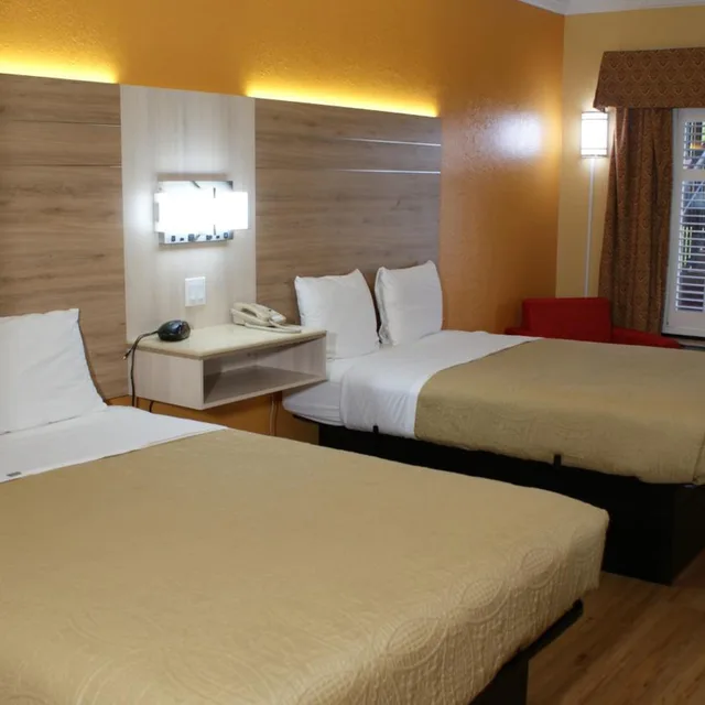 غرفة ديلوكس بسريرين كوين، Home Town Inn And Suites 5/10