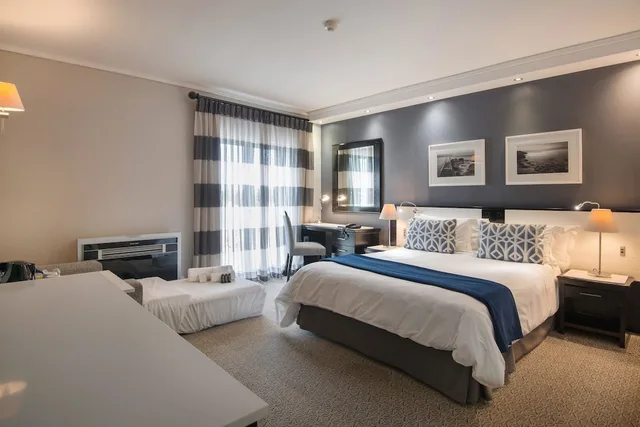 غرفة عائلية بسرير مزدوج، The Commodore Hotel 1/10