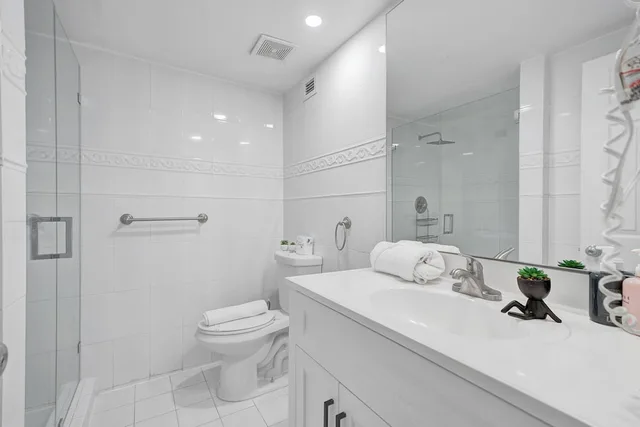 شقة سكنية بسرير بطابقين وسريرين كوين بإطلالة على البحر، The Alexander All Suite Oceanfront Resort 4/5