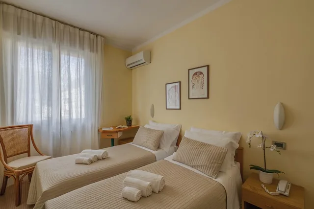 غرفة قياسية بثلاثة أسرّة بغرفة نوم واحدة لذوي الإعاقة، Hotel Massimo 4/10