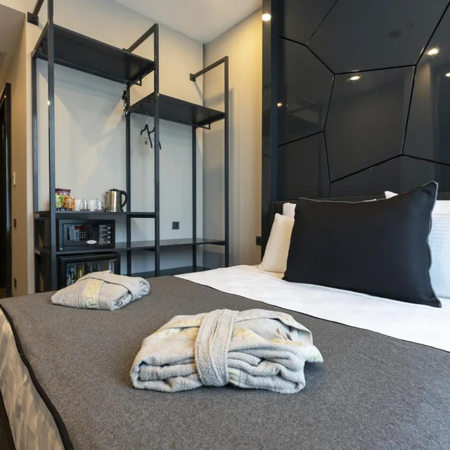 Deluxe, Double Bed, Side Sea View، Lucky Monkey Hotel 3/5