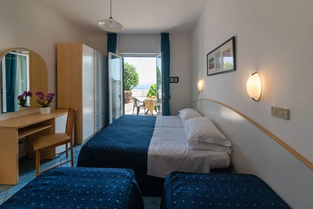 غرفة عائلية رباعية بسرير كوين وسريرين منفصلين، Hotel Villa Ireos 1/6