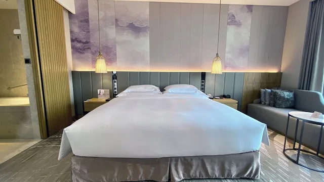 غرفة قياسية بسرير كينج، Crowne Plaza Huzhou 3/4