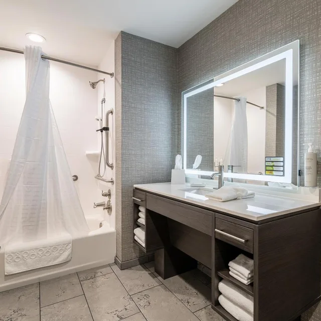 جناح استوديو بسريرين كوين بحوض استحمام لذوي الإعاقة، Home2 Suites by Hilton Cookeville 5/7