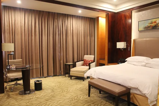 غرفة بسرير كينج بإطلالة على الجبل، Doubletree By Hilton Qinghai Golmud China 3/7