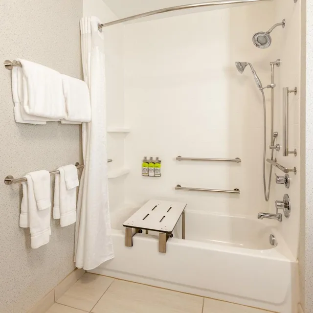 جناح بسريرين منفصلين لذوي الإعاقة، Holiday Inn Express & Suites Brunswick - Harpers Ferry Area, an IHG Hotel 10/10
