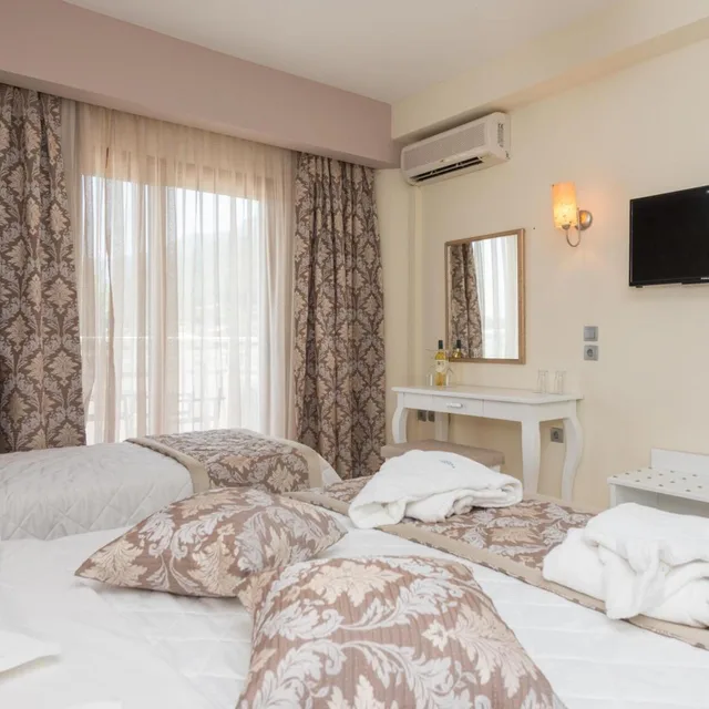 جناح سوبيريور بإطلالة جزئية على البحر، Maranton Beach Hotel 4/9