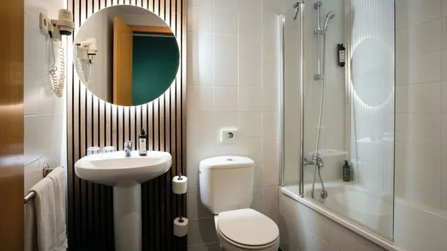 غرفة داخلية أساسية بسرير كوين، Hotel Ramblas Internacional 3/4