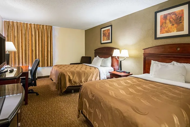 غرفة بسريرين مزدوجين، Quality Inn Fairmont 2/4