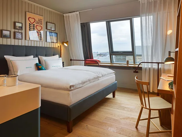 Room, Opera View, Large، 25hours Hotel Copenhagen Paper Island 1/3