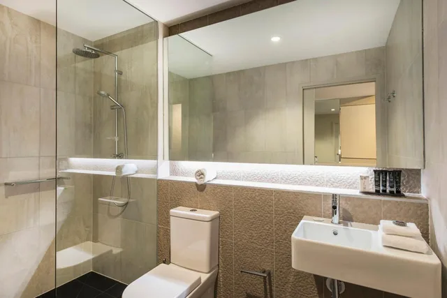 غرفة بسرير كينج وسرير كوين بإطلالة، Kennigo Hotel Brisbane 5/5