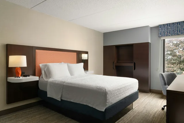 غرفة بسرير كوين، Hampton Inn Chambersburg 1/3
