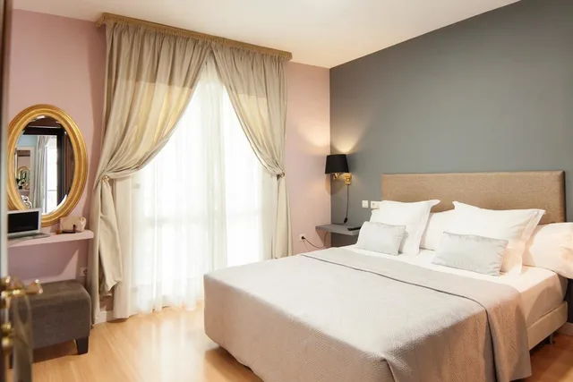 غرفة بسريرين منفصلين بشرفة، Villa Lorena Malaga 2/10