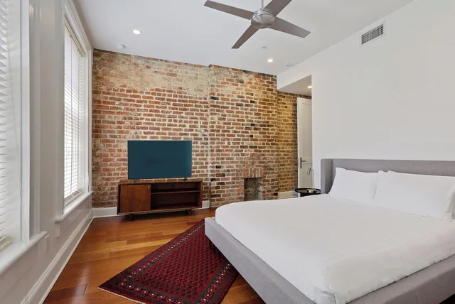 3 Bedrooms, 2 King Beds, Queen Bed, Two Story، Factors Row by Sextant 3/6