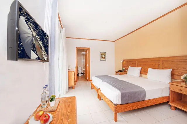 Standard, Twin Beds, City View, Gillieru Harbour 1/10