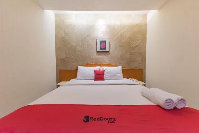 Room, Double Bed, RedDoorz Plus @ Cipaganti Street 3 3/9