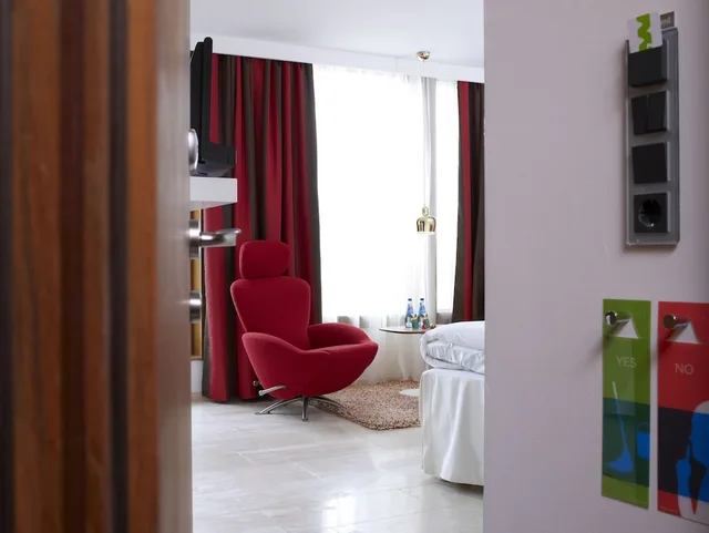 غرفة ديلوكس بسرير كينج بشرفة، Avalon Hotel 3/4