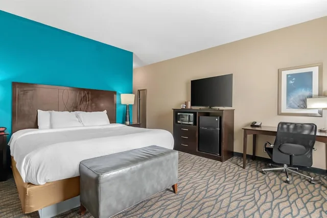 غرفة قياسية بسرير كينج، Best Western Plus Hiawatha Hotel 3/10