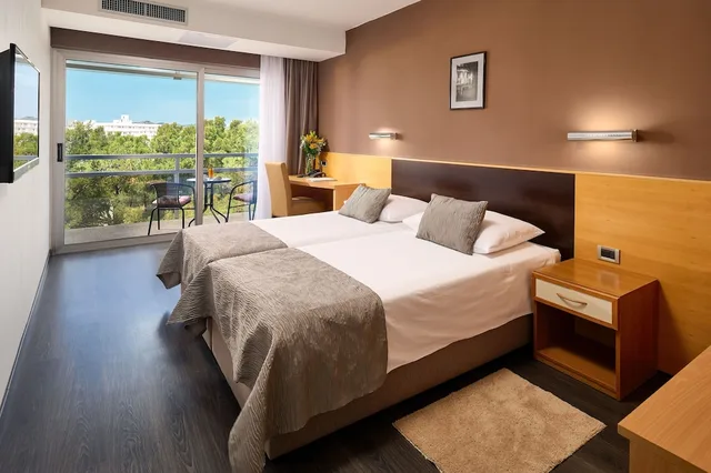 غرفة سوبيريور بسرير مزدوج بإطلالة على المتنزه، Hotel Imperial Vodice 2/4