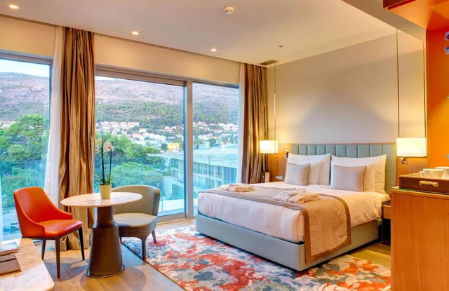 غرفة قياسية بسرير كينج بإطلالة على المتنزه، Rixos Premium Dubrovnik 3/6