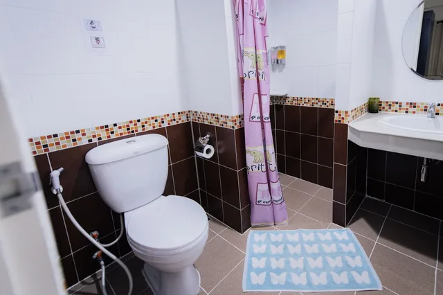 سكن مشترك مختلط بأربعة أسرّة، Varada Place 4/6