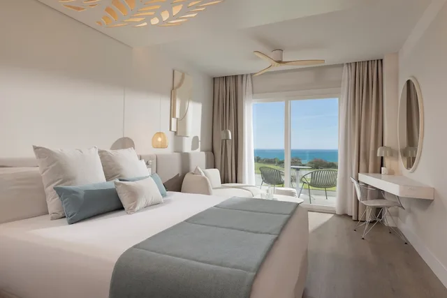 غرفة ديلوكس بسريرين منفصلين بإطلالة على البحر، Amare Beach Hotel Sancti Petri 1/10
