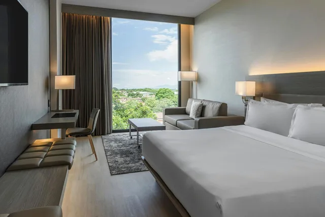 غرفة بسرير كينج بإطلالة، AC Hotel by Marriott Heredia Belen 1/4