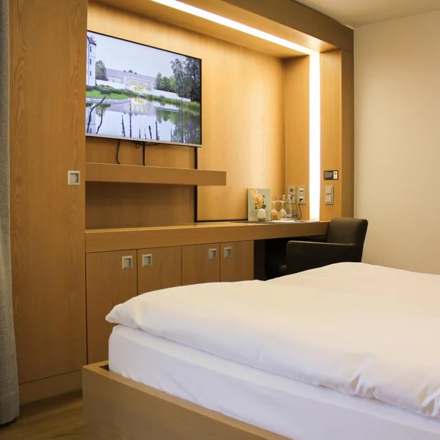 Plus, Double Bed، Schloss Hohenkammer 4/10