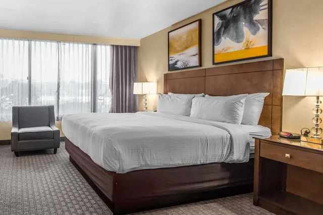 Room, King Bed, Accessible, The Hills Hotel 3/4