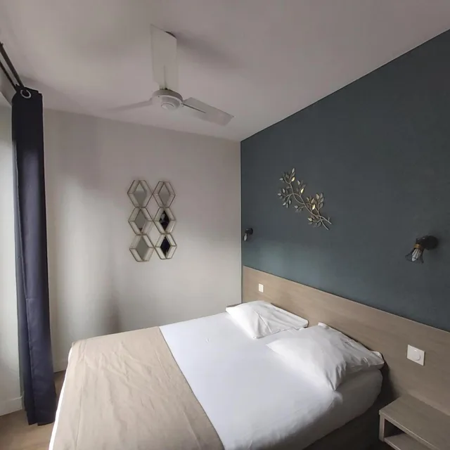Room, Double Bed, Eiffel View، HOTEL EIFFEL KENSINGTON 5/10