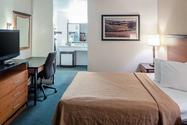 غرفة بسرير كوين لذوي الإعاقة، Rodeway Inn At Nevada State Capitol 6/9