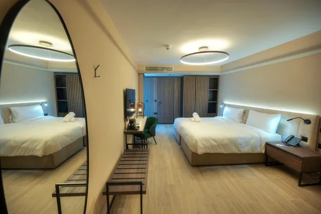 غرفة ثلاثية، Aste Hotel 1/1