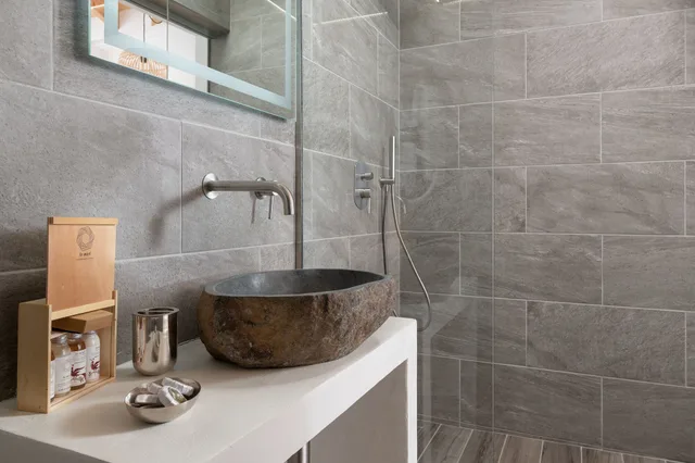 جناح جونيور بسرير كينج بشرفة مع أريكة، L&C Boutique Apartments 2/2