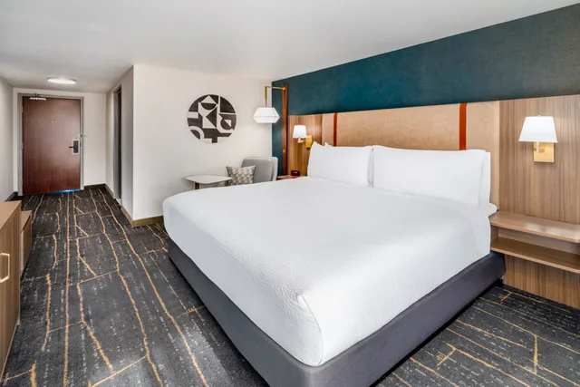 غرفة قياسية بسرير كينج لذوي الإعاقة، Holiday Inn Friso by IHG 1/3