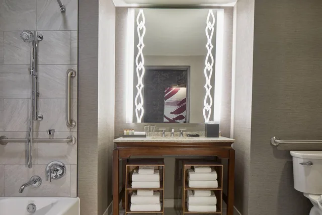 Room, 2 Queen Beds, Concierge Level، RENAISSANCE DALLAS AT PLANO LEGACY WEST HOTEL 6/10