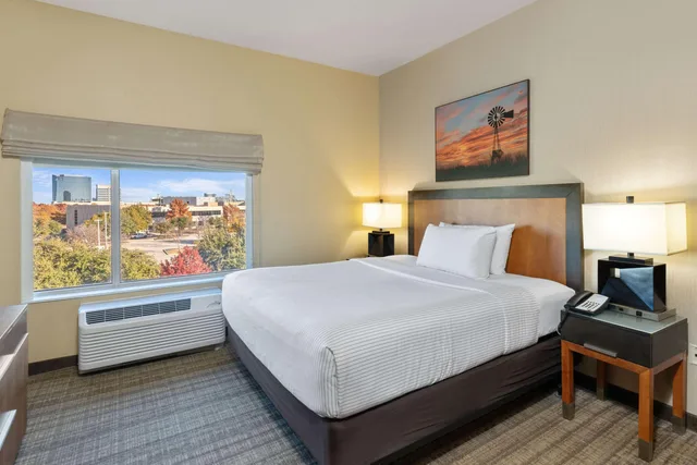 جناح بسرير كينج لذوي الإعاقة، Cambria Hotels Plano Frisco 1/7