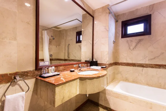 غرفة بسريرين منفصلين بغرفة نوم واحدة، HOLIDAY INN RESORT BATAM 10/10