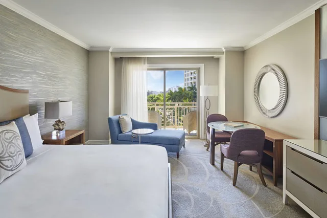 غرفة كلوب بسرير كينج بشرفة، The Ritz Carlton Sarasota 1/2