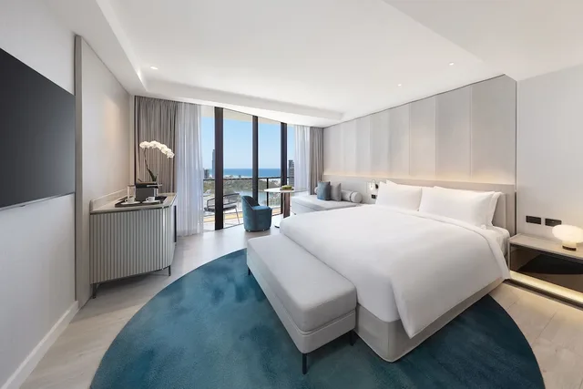 غرفة بسرير كينج بإطلالة على الجبل بشرفة، Jw Marriott Gold Coast Resort Spa 2/3