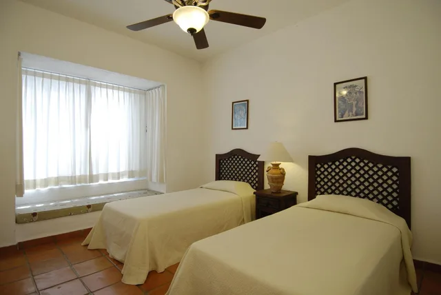 شقة عائلية، Las Palmas Condominios 1/3